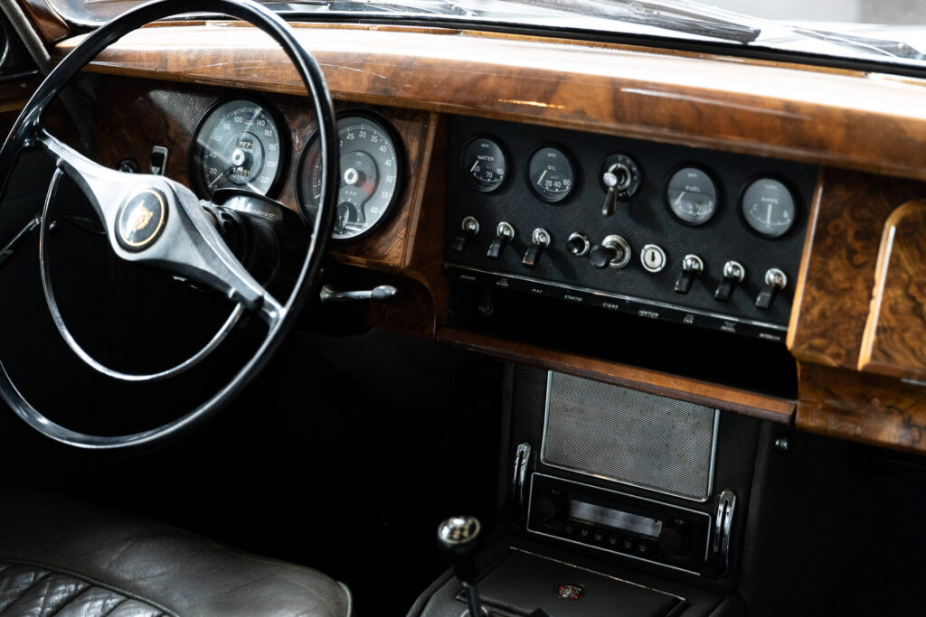 1965-Jaguar-MKII-for-sale-DriveCity-Sales-72dpi-15