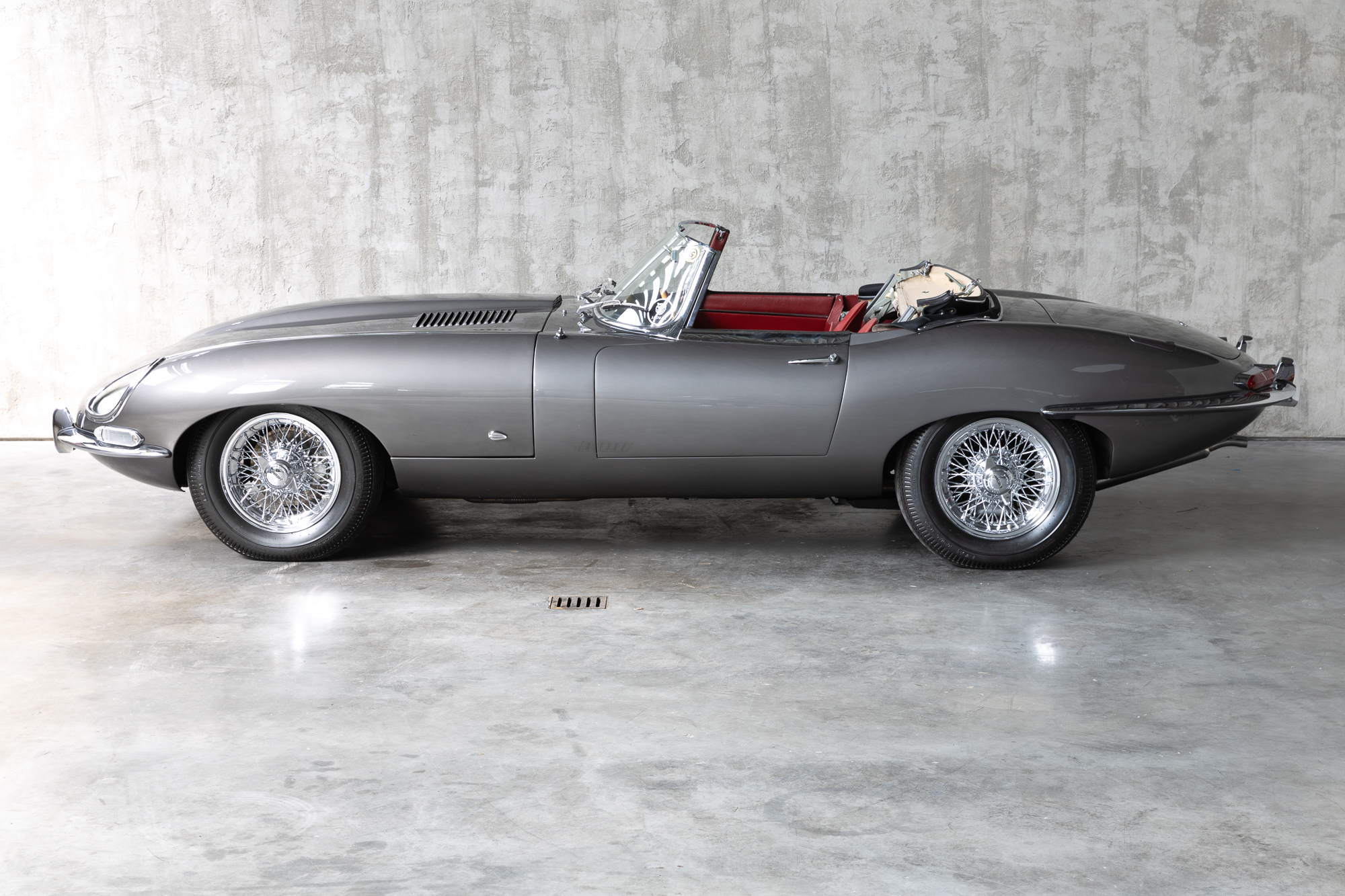 1961-Jaguar-EType-OBL-for-sale-DriveCity-Sales-72dpi-12
