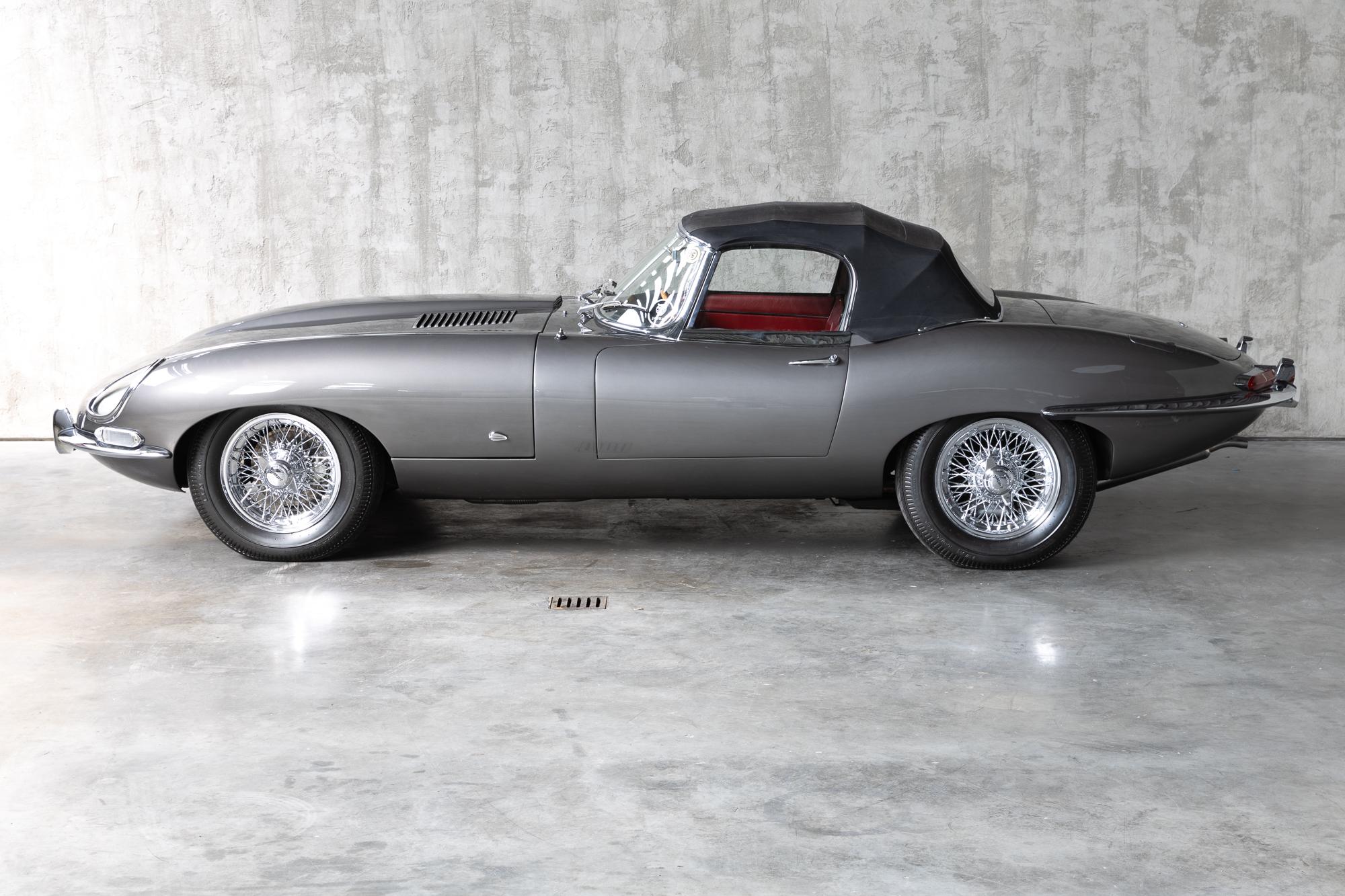 1961-Jaguar-EType-OBL-for-sale-DriveCity-Sales-72dpi-13