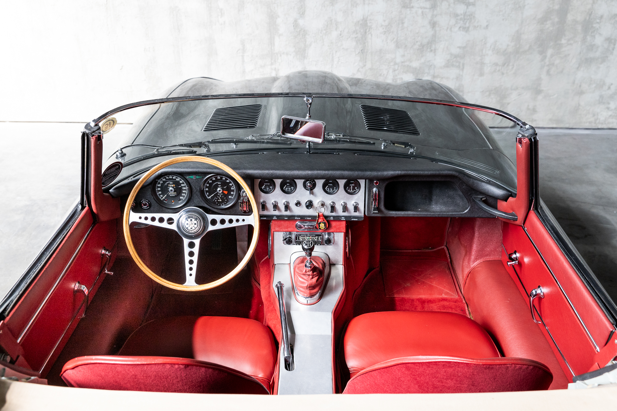 1961-Jaguar-EType-OBL-for-sale-DriveCity-Sales-72dpi-25