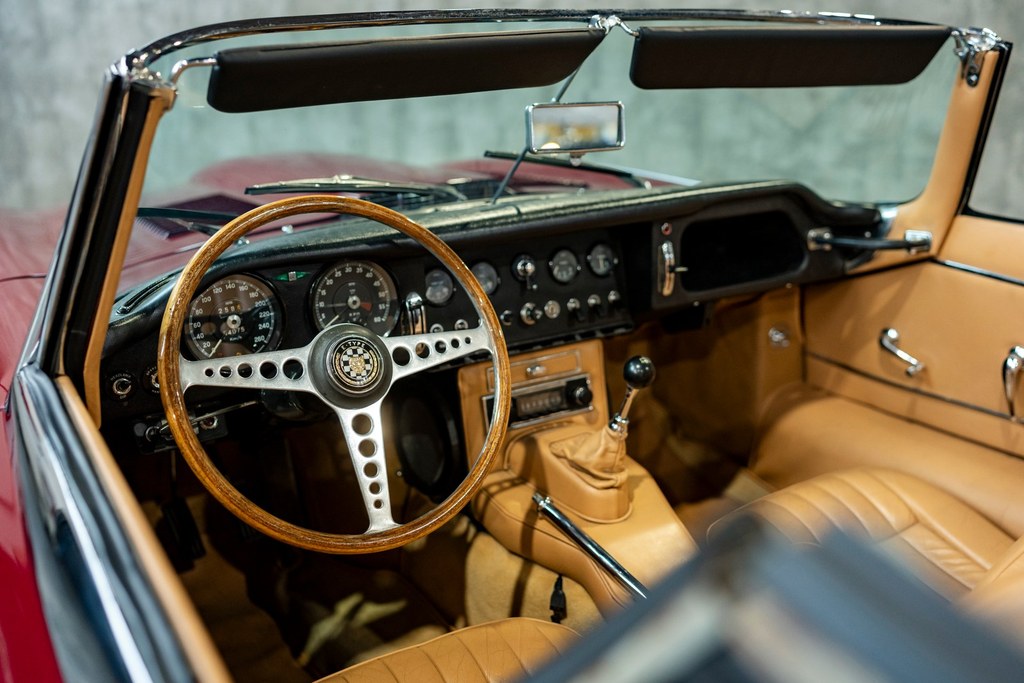 1967-Jaguar-EType-SerieI-4.2-OTS-for-sale-DriveCity-Sales-72dpi-13