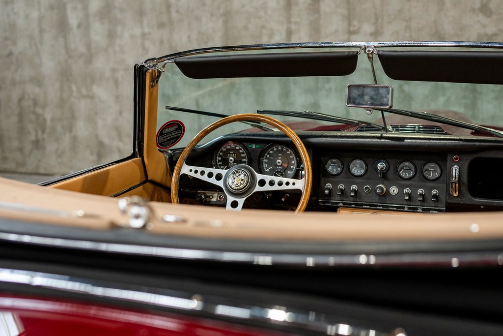 1967-Jaguar-EType-SerieI-4.2-OTS-for-sale-DriveCity-Sales-72dpi-18