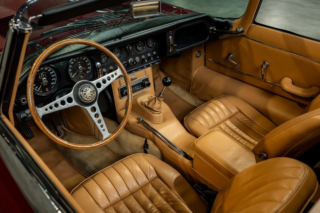 1967-Jaguar-EType-SerieI-4.2-OTS-for-sale-DriveCity-Sales-72dpi-26
