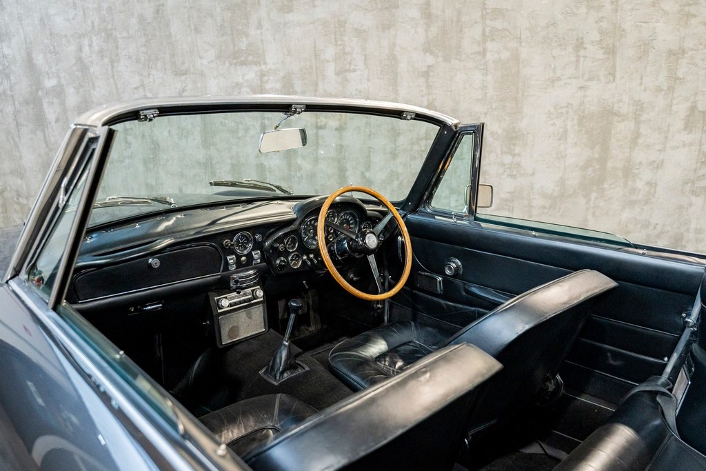 1969-Aston-Martin-DB6-Volante-for-sale-DriveCity-Sales-72dpi-1
