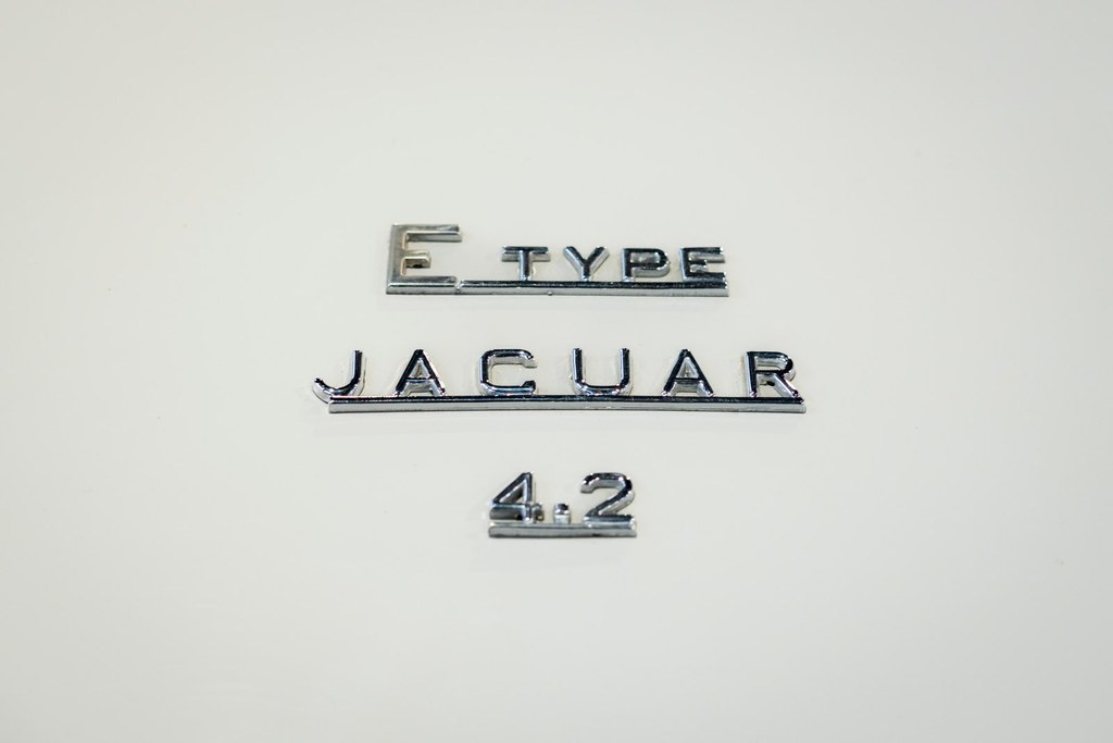 JAGUAR E-TYPE 4.2 BLANCHE-20231215-501645