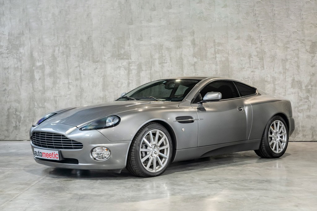 2005 gris médium Aston Martin Vanquish S for sale by DriveCity