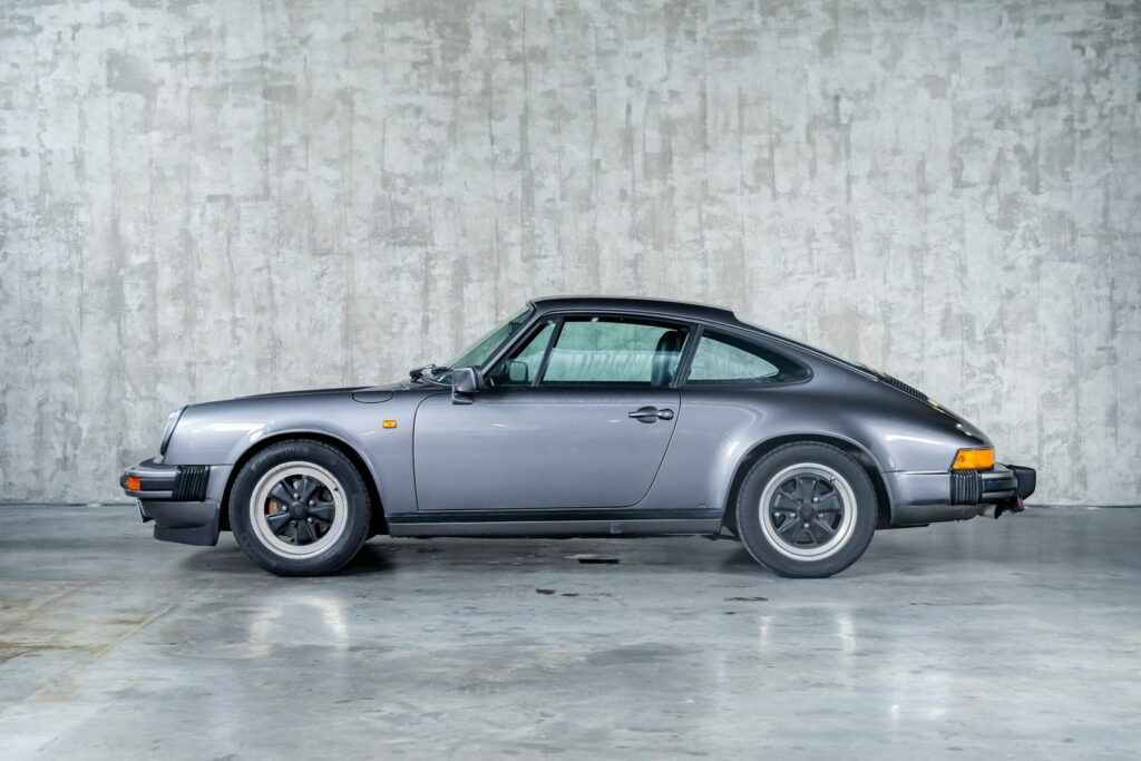 0002_PORSCHE_911_3.2_TYPE_930_GRISE--3_WEB