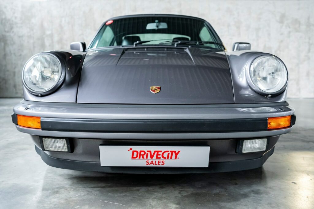 0012_PORSCHE_911_3.2_TYPE_930_GRISE-502942_WEB