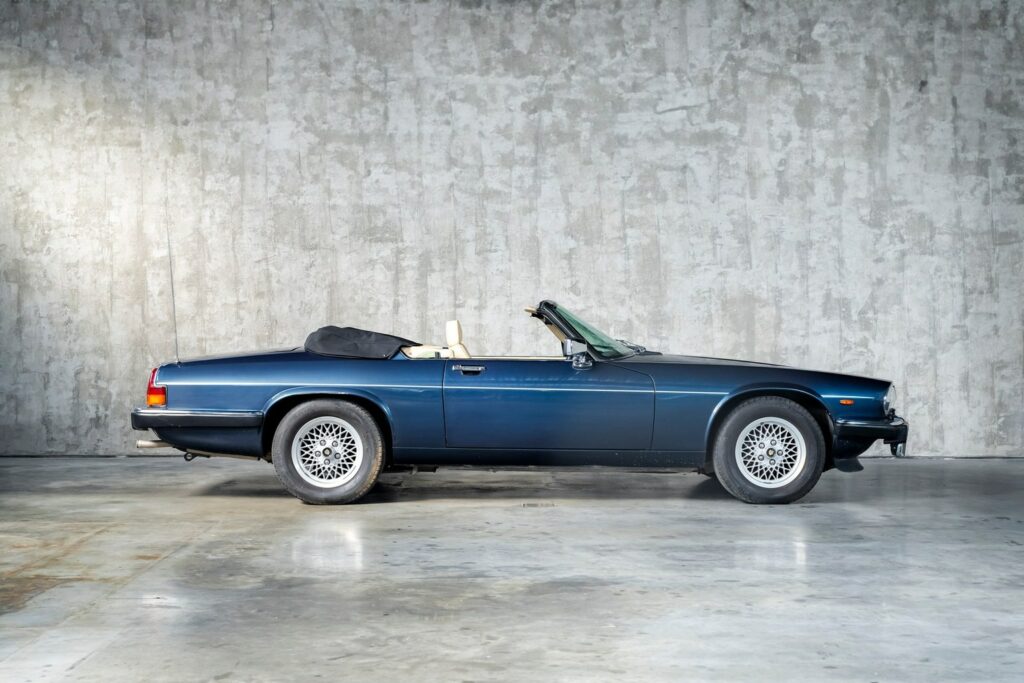 0038_JAGUAR_XJS_V12_BLEUE-20240821--7_WEB