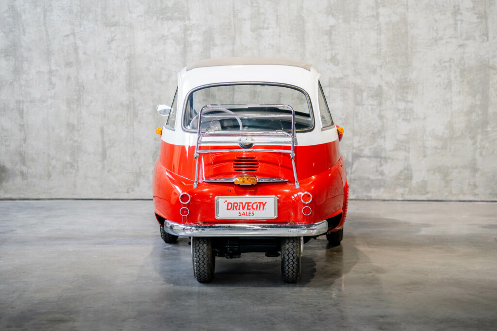 Isetta 300 4 roues 11.