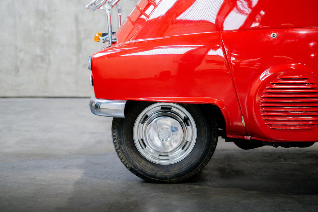 Isetta 300 4 roues 2.