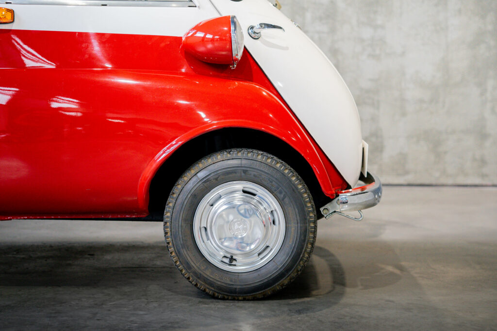 Isetta 300 4 roues 3.