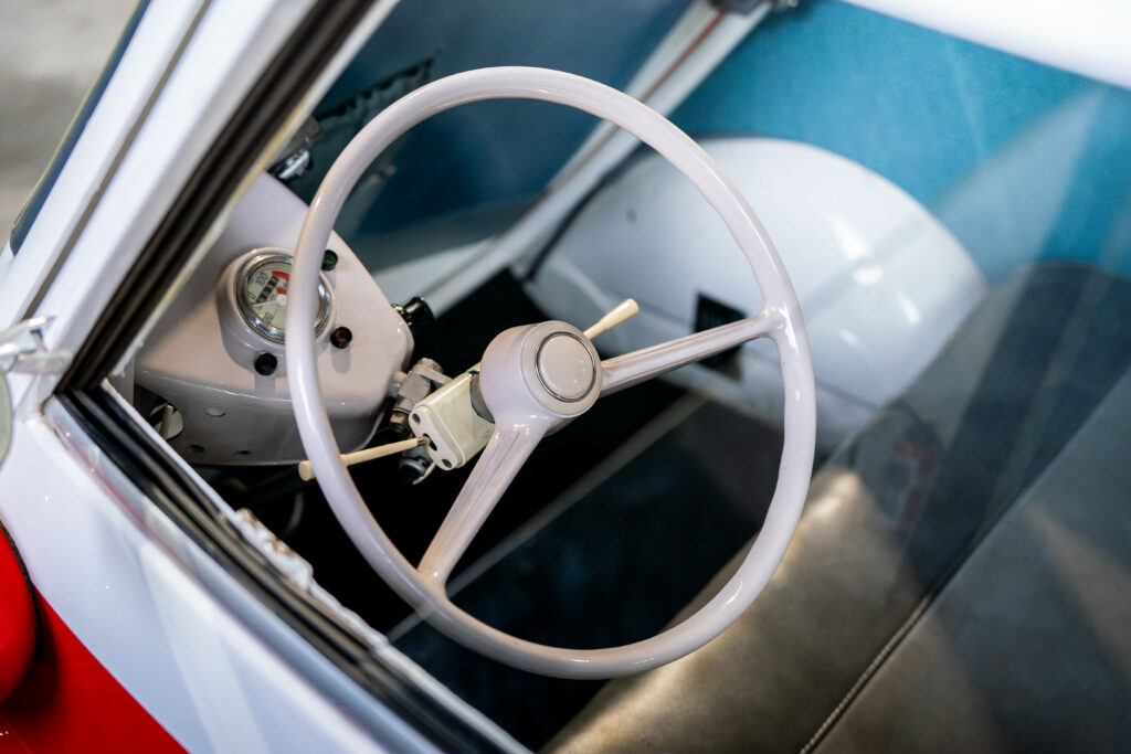 Isetta 300 4 roues 7.