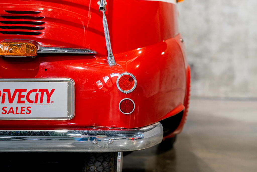 Isetta 300 4 roues 8.